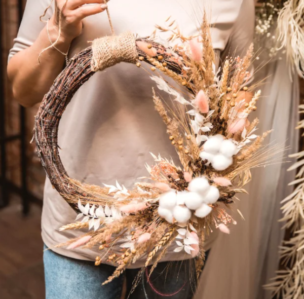 Interior wreath with dried flowers